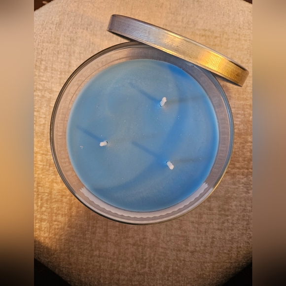 Bath & Body Works Candle, White Sands, NEW - Picture 3 of 3